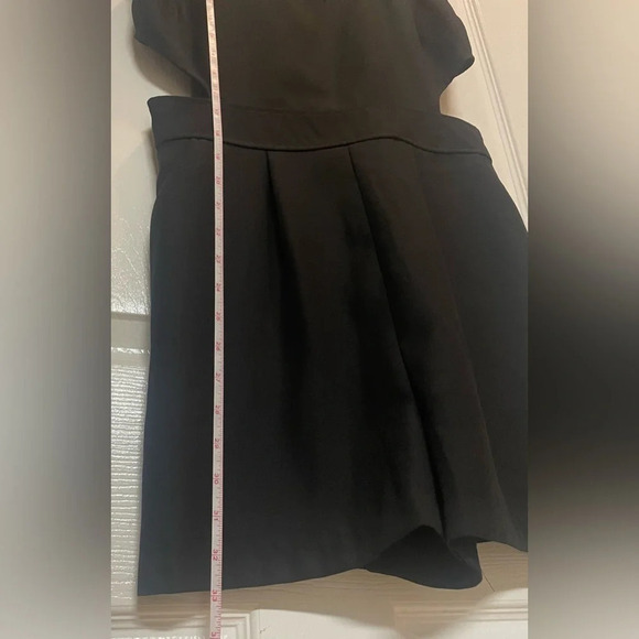 Red Saks Fifth Avenue black Romper with cutouts embellished neck Sz 6 - Picture 8 of 10